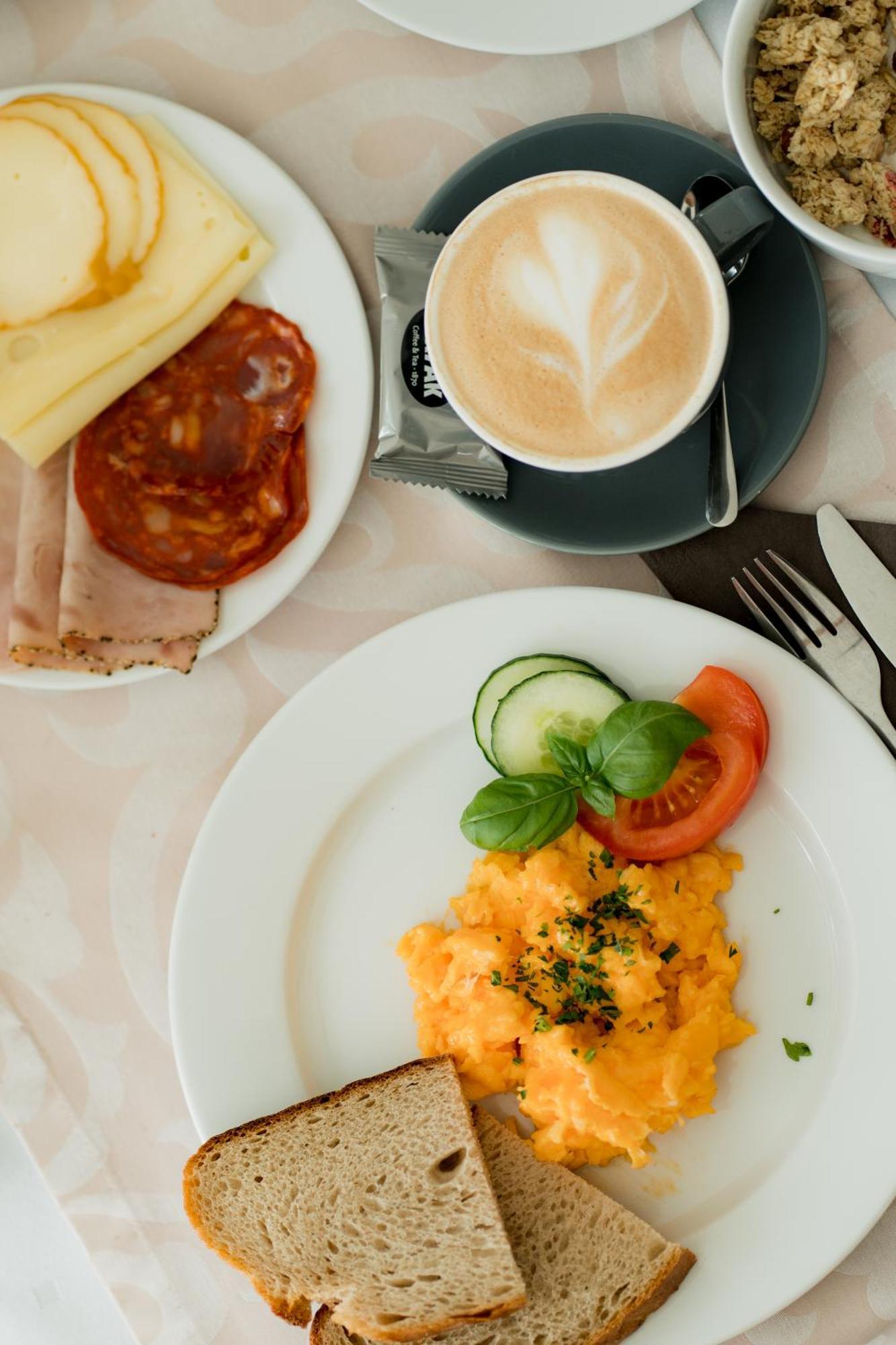 Hotel Ali Baba Humenne Ngoại thất bức ảnh